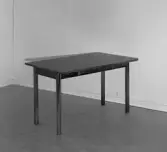 Litet skrivbord som matbord