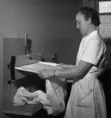 Fru Signhild visar finesserna i Majeldens tvättstuga