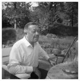 I familjen Nils och Helga Svanbergs trädgård på Södra Kyrkvägen 10 