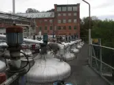 Taket på byggnad vid Soabs industrianläggning i Mölndals Kvarnby, år 2007. I bakgrunden Stora Götafors. Anläggningen användes vid fototillfället av Hexion Speciality Chemicals Sweden AB.
