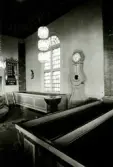 Interiör från Hälleberga kyrka innan branden 1976.