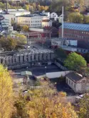 Byggnader vid Soabs industrianläggning på båda sidor om Kvarnbygatan i Mölndals Kvarnby, år 2007. Vy från Störtfjället. Anläggningen användes vid fototillfället av Hexion Speciality Chemicals Sweden AB.