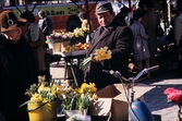 Blomförsäljning på Stortorget i Växjö, 1971.