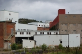 Byggnaderna 110 (lagerbyggnad), 111 (länkbyggnad till byggnad 18) samt 18 (kromofabrik) efter att företaget hade lagts ner, Papyrus/Soab år 2010. 
Relaterade motiv: 2024_1159 - 1183.