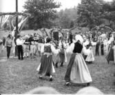 Rönninge by midsommardans av Täby folkdansgille 1981