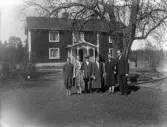 Familjen i trädgården i Karlstorp, 1926