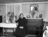 Fina Pettersson firar födelsedag hemma på Åsen, 1930-tal