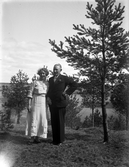 Paret Erik och Ingrid Larsson i bröllopsutstyrsel, 1930-tal
