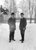 Två män vid Ryssvillan