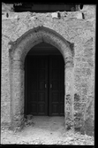 Portalen på västgaveln på kyrkan i Hubbo.
