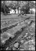 Rester av gamla kyrkogårdsmuren s. om kyrkan, Västerås.