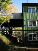 Grönmålad byggnad vid Soabs industrianläggning i Mölndals Kvarnby, år 2007. Anläggningen användes vid fototillfället av Hexion Speciality Chemicals Sweden AB.