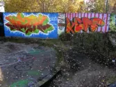 Graffiti vid Soabs industrianläggning i Mölndals Kvarnby, år 2007. Anläggningen användes vid fototillfället av Hexion Speciality Chemicals Sweden AB.