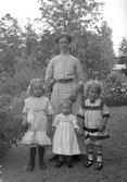 Kvinna med tre barn