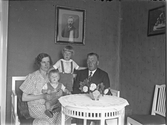 Familjen Alma och Harry Svensson med barn, 1930-tal