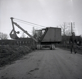 En grävmaskin med vatten- och avloppsarbete i Löttorp.