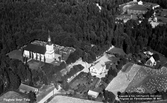 Tolgs kyrka ligger på ett dominerande höjdläge ett par kilometer öster om Tolgs by. I anslutning till kyrkan ligger sockenskolan. 
Kyrkan byggdes mellan åren 1878-1879 och invigdes på Mikaelsdagen den 2 oktober 1881 av biskop Johan Andersson. Den ersatte den tidigare medeltida kyrkan, belägen ca 2 km väster om den nuvarande, vilken blivit för liten för den växande befolkningen i Tolg.