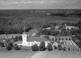 År 1721 stod en ny träkyrka klar i Lidhult och den användes fram till dess Lidhults nuvarande kyrka togs i bruk 1879. Altaruppsatsen var tillverkad 1747 av Sven Segervall, Växjö. Den gamla kyrkan såldes på auktion, revs och användes till byggnation av ett bostadshus. Senare plockades huset ner och kyrkan kunde återuppstå och invigas 1950 i Halmstad som S:t Olofs kapell, Tylösand. 
Nuvarande kyrka invigdes 1880 och uppfördes enligt Johan Adolf Hawermans ritningar.