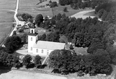 Nuvarande kyrkan i Asa uppfördes 1806-1807 efter ritningar av arkitekt Per Wilhelm Palmroth. 1814 invigdes kyrkan av biskop Ludvig Mörner.