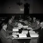 1953 års kommunikationsutredning i februari med ordförande Per Åsbrink.