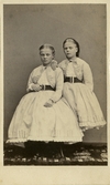 Porträtt av systrarna Ebba och Charlotta Ankarcrona, 1867