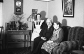 Maria Karlsson får besök i Karlstorp, 1940-tal