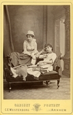 Porträtt av två kvinnor, 1870-tal