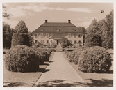 Bystad herrgård från parken, 1945