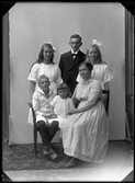 Familj med fyra barn