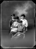 Fyra kvinnliga studenter