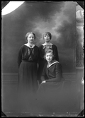 Tre unga kvinnor