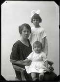Fru Olgén med barn