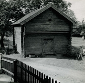 Bod i två våningar, längd 6x5 meter och höjd 4,8 meter, Valåkra nr 2, Arvid Johansson.