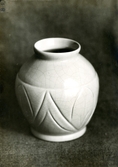 Vas modell 4206 från Bo Fajans, formgivare Maggie Wibom tidigt 1900-tal. Konstglasyr.