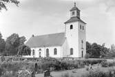 Kyrkan  i Väckelsång uppfördes 1827-1828 och ersatte en medeltidskyrka som låg cirka 1 kilometer åt nordost. Den gamla kyrkan hade redan 1797 dömts ut . 
Arbetet med igångsättandet av nybygget drog emellertid ut på tiden. Det dröjde 30 år tills arbetet med den nya kyrkan tog sin början . Ytterligare nya ritningar beställdes hos Överintendentsämbetet som utarbetades av Jakob Wilhelm Gerss.Församlingen var emellertid inte nöjd med Gerss utformningen av kyrkobyggnaden. Istället önskade man en kyrka i likhet med det ritningsförslag som utförts till den närliggande Nöbbele kyrka som uppfördes under samma tid. Den 6 augusti 1827 lades emellertid grundstenen till den nya kyrkan av kronprins Oscar.