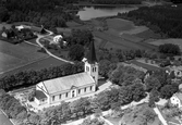 Nuvarande kyrkan i Älmeboda uppfördes åren 1876-1877 i historiserande blandstil efter ritningar av arkitekt Abraham Ludvig Hedin. Kyrkan invigdes den 19 september 1877 av biskop Henrik Gustaf Hultman.