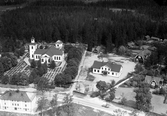 Hovmantorps kyrka och skola, 1937.