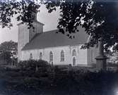 Torslunda kyrka och kyrkogård.