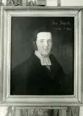 Abraham Ahlqvist. Född 1794, död 1841. Oljemålning i Runstens kyrka av okänd konstnär. Konserverad 1939 av S Wahlgren.