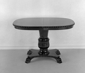 Ovalt bord