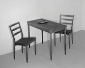 Bord och två stolar