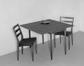 Bord och två stolar
