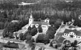 Kyrkan i Hovmantorp uppfördes 1845-1847 i nyklassicistisk stil efter ritningar av arkitekt Theodor Edberg. Invigningen förrättades 1847 av biskop Christopher Isac Heurlin. Kyrkan är en korskyrka, byggd av liggtimmer på en sockel av sten.