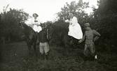 Carmen och Anne-Beate till häst