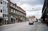 Storgatan utanför det nya Domusvaruhuset, med blick österut mot Stortorget.
Färgfoto ca 1970.