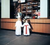 Luciafirande på Systembolaget, Växjö. Patrik och Petra Widell som stjärngosse och Lucia.