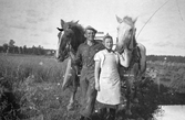 Paus i skördearbetet vid Karlstorp, 1940-tal