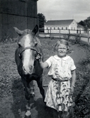 Mary Gripenstedt i hästhagen, 1930-tal