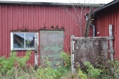 Ekonomibyggnad på fastigheten Ranntorp 2:20 i Ranntorp, Lindome, i Mölndals kommun. Fotografiet är taget den 22/10 2014. Byggnadsdokumentation inför rivning.