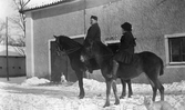 Man och flicka till häst på Färna herrgård, 1913